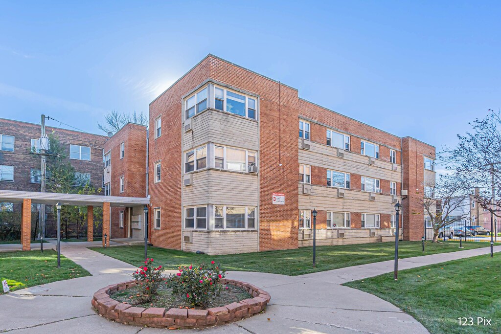 2409 W Balmoral Ave Unit 1E, Chicago, IL 60625 - view of property