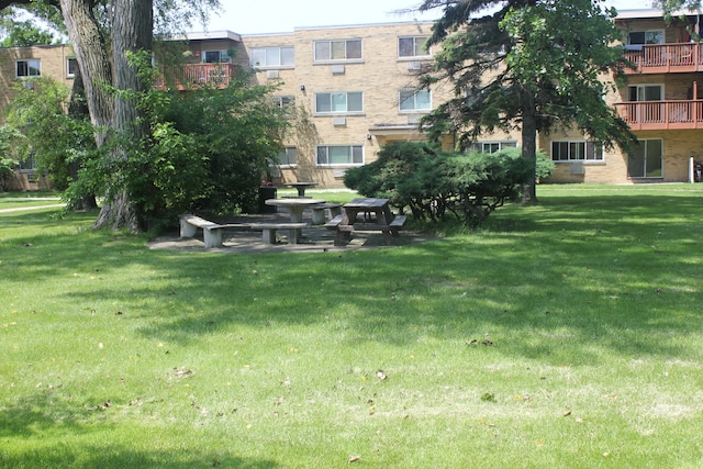 view of home's community featuring a lawn