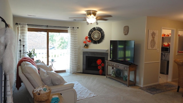 carpeted living room featuring ceiling fan