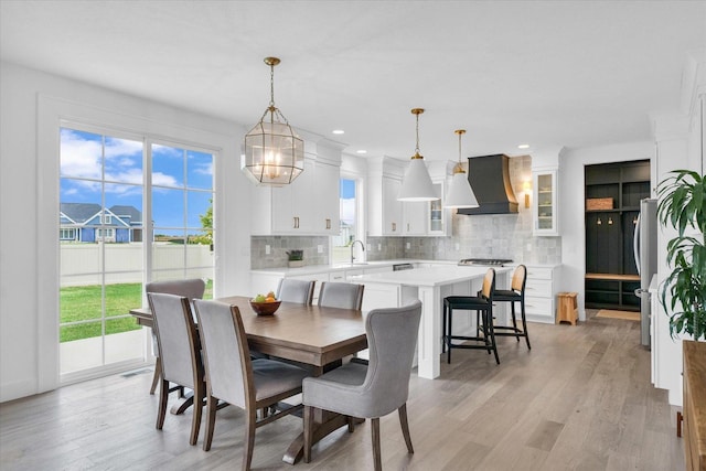 dining space featuring light wood-type flooring, visible vents, and recessed lighting