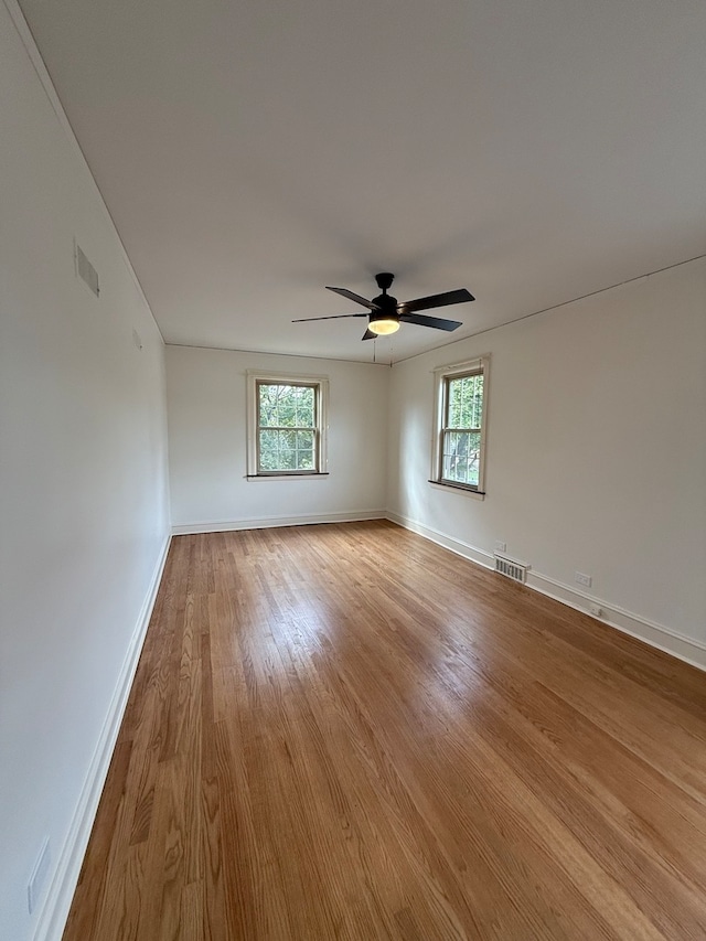 unfurnished room featuring light hardwood / wood-style floors and ceiling fan