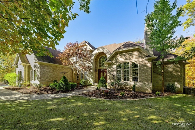 view of front of house featuring a front yard