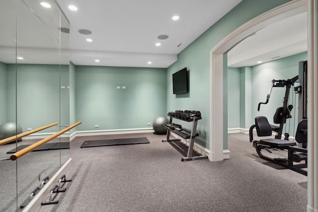 workout room with carpet floors