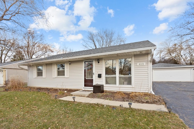 single story home featuring a front yard