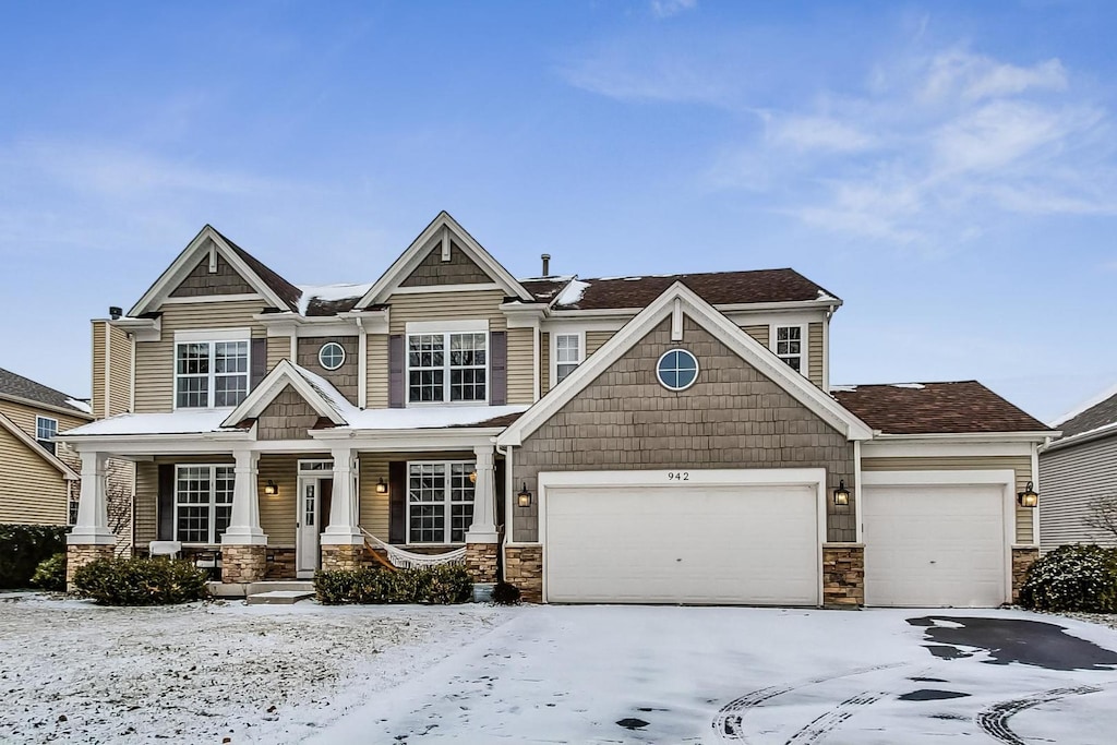 craftsman house featuring a garage