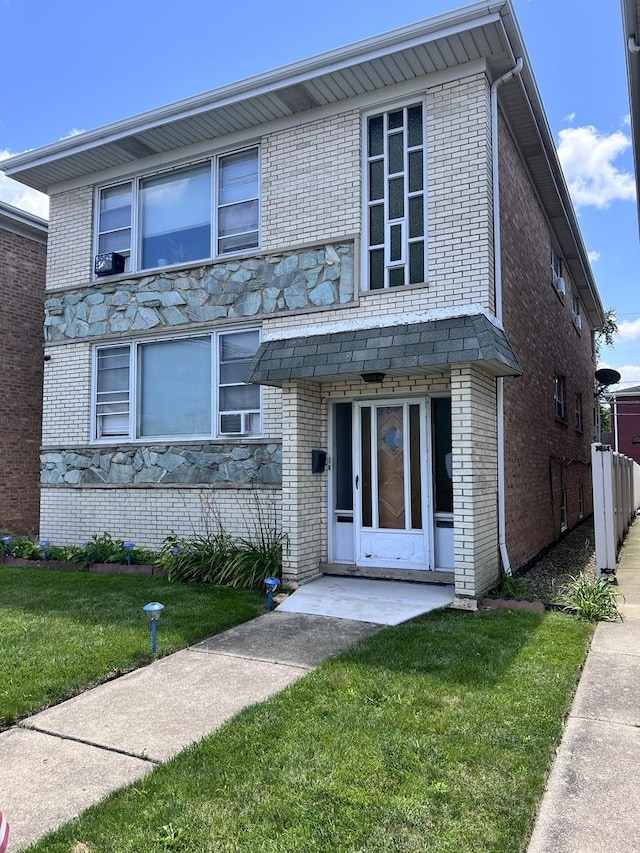 view of front of property with a front yard