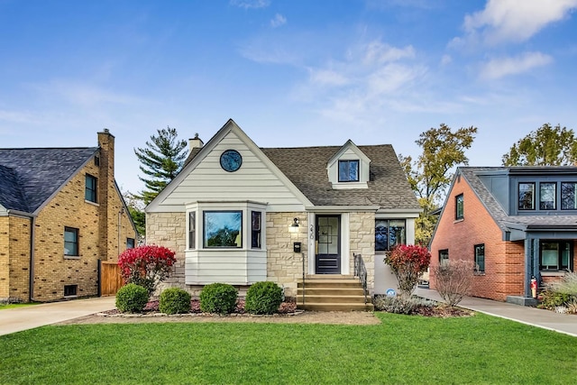 view of front of house with a front lawn