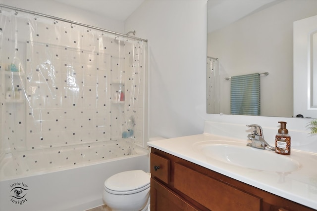 full bathroom with shower / bath combo with shower curtain, vanity, and toilet