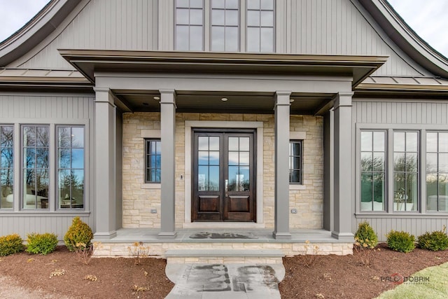 entrance to property with covered porch