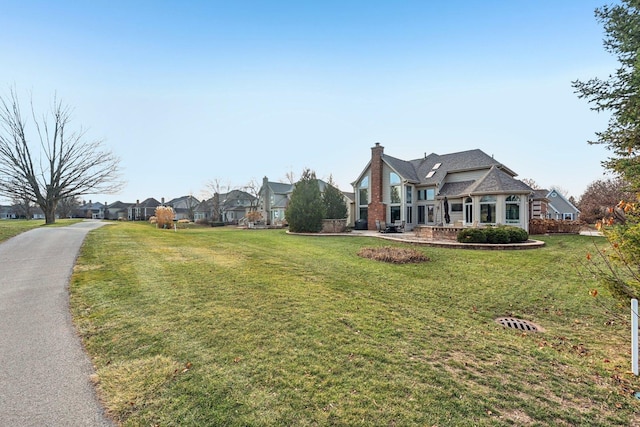 view of front of home featuring a front yard