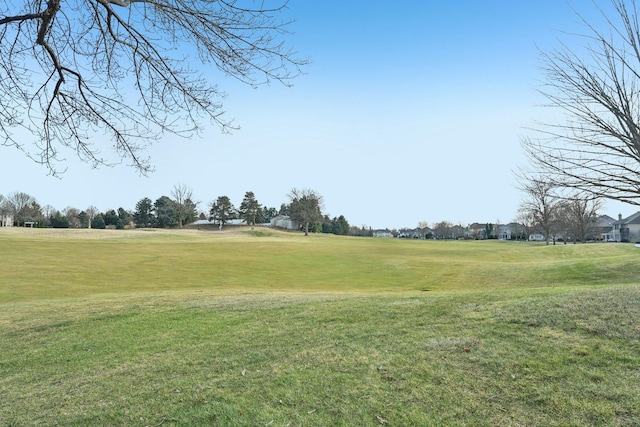 view of property's community featuring a lawn