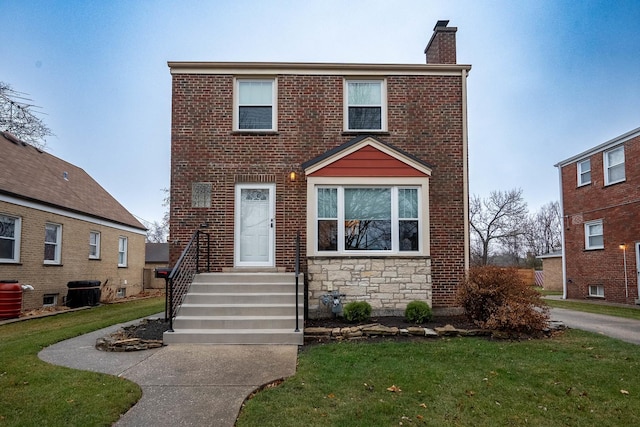 view of front of property featuring a front yard