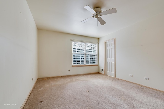 carpeted empty room featuring ceiling fan