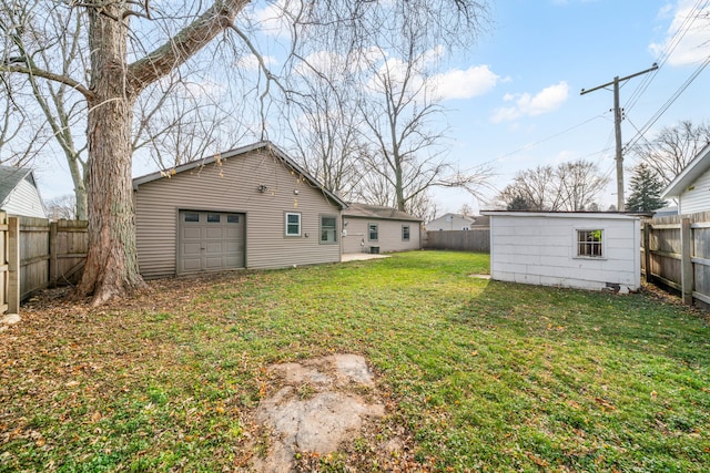 view of yard featuring a garage and an outdoor structure