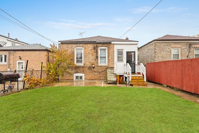 back of house featuring a lawn