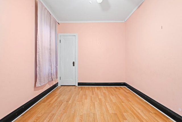 empty room featuring light hardwood / wood-style floors, ceiling fan, and ornamental molding