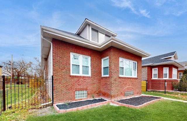 exterior space featuring a front yard