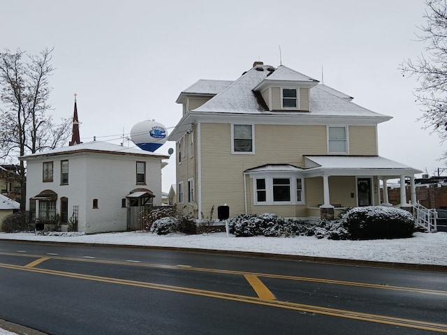 view of front of property featuring covered porch