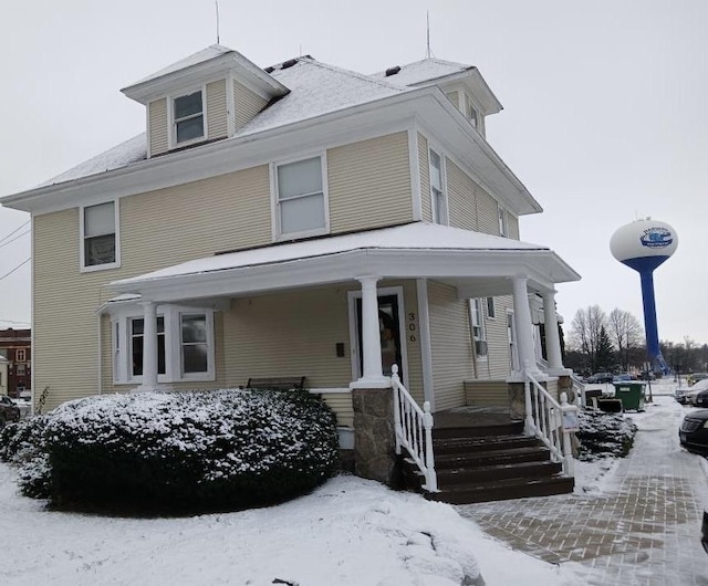 view of front of property featuring a porch