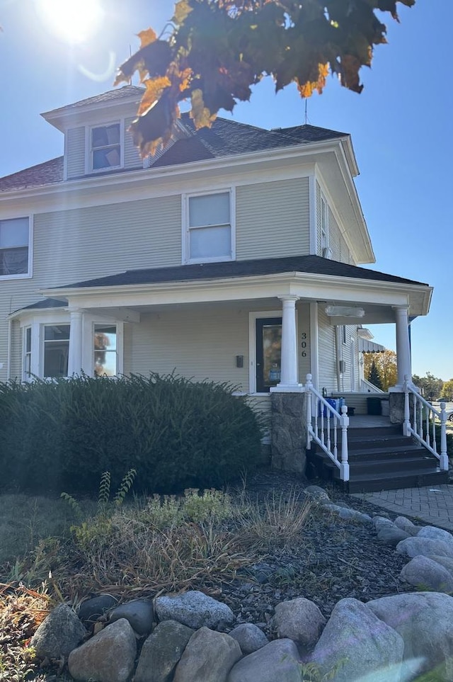 view of front facade featuring a porch