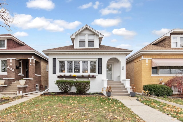 view of front of home featuring a front lawn