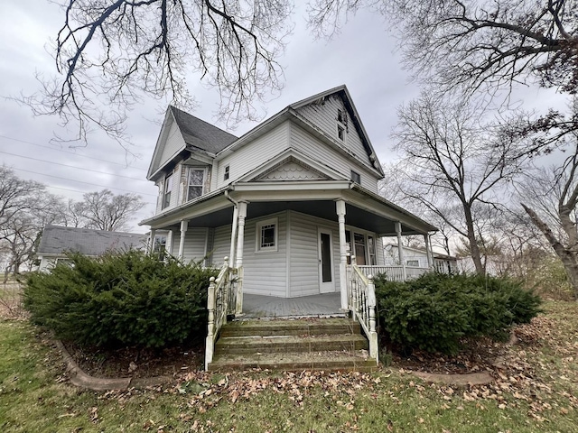 view of front of property featuring a porch