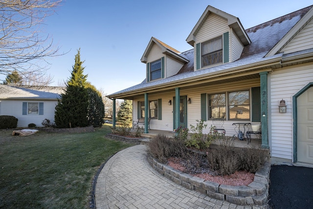 view of front facade with a porch and a front lawn