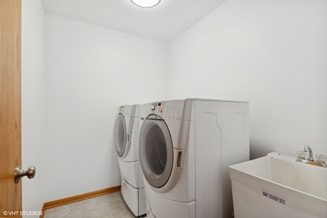 washroom with sink and independent washer and dryer