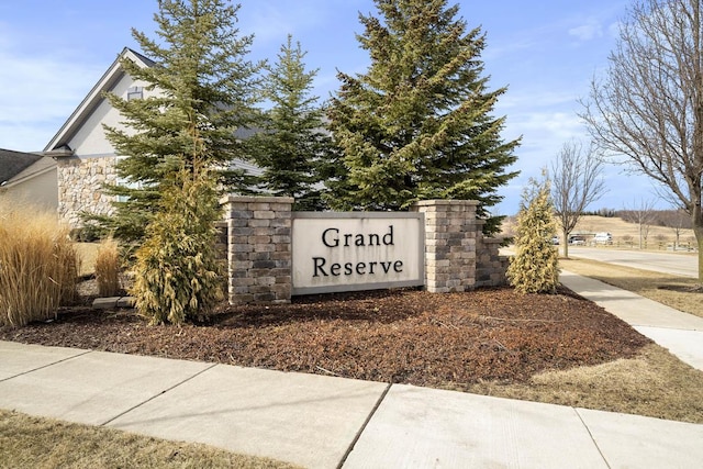 view of community / neighborhood sign