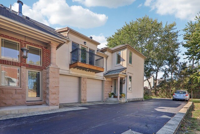 view of front facade featuring a garage