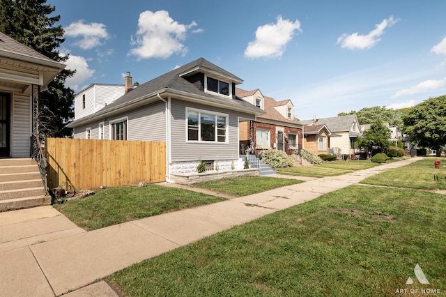 view of front facade with a front lawn