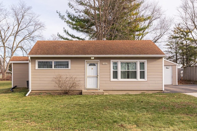 view of front of property with a front lawn