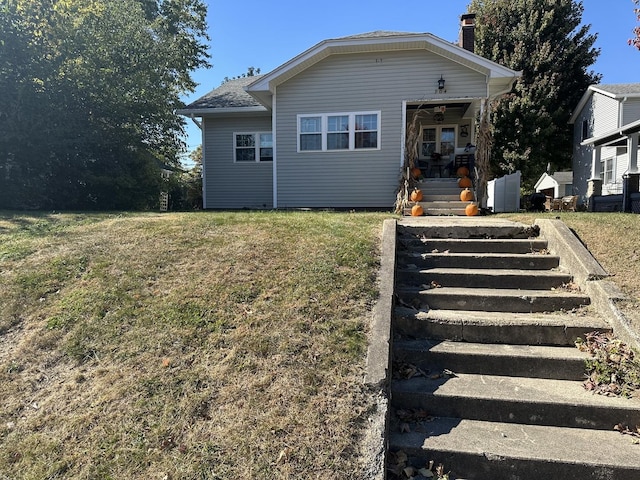 view of front facade featuring a front yard