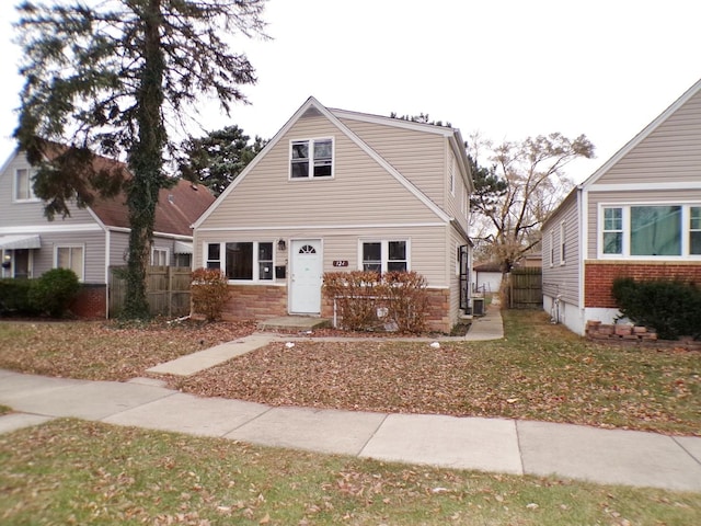 view of front of home featuring a front lawn