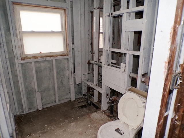 bathroom featuring toilet