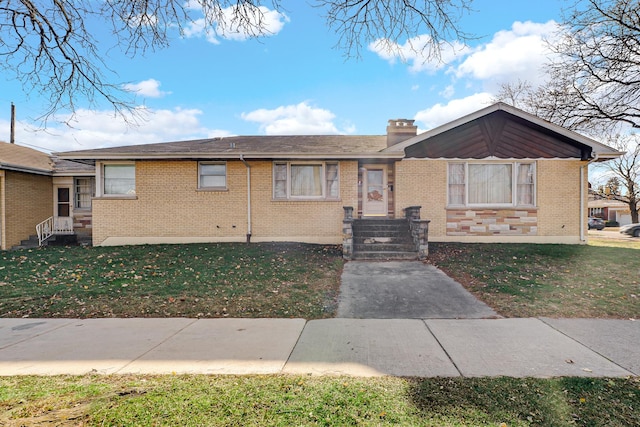 view of front of house featuring a front yard