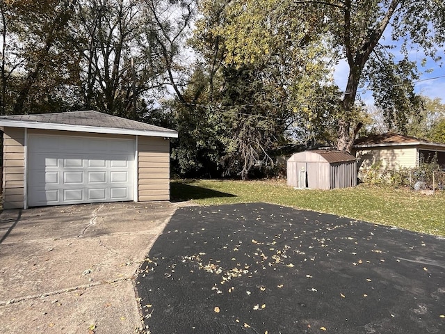 garage featuring a lawn