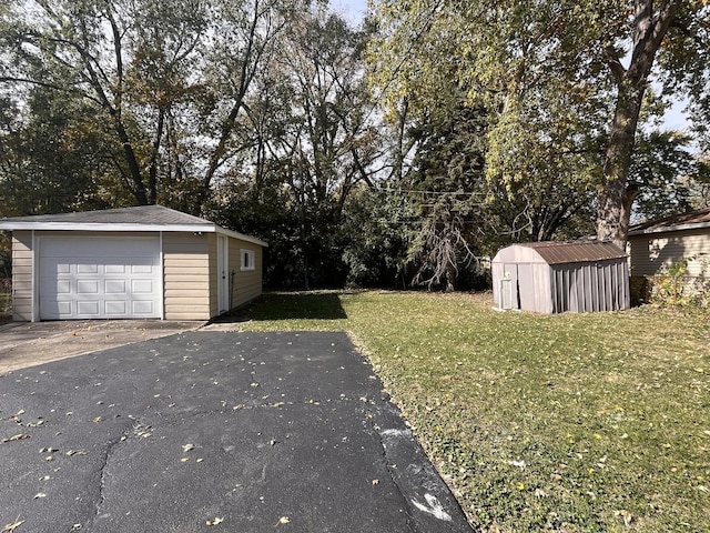 view of yard with a storage unit