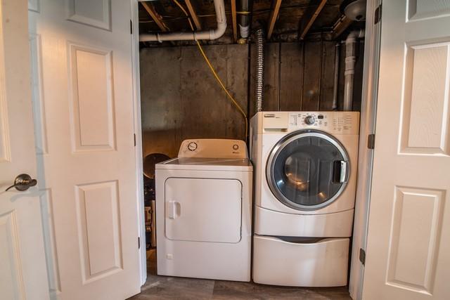 washroom with washing machine and dryer