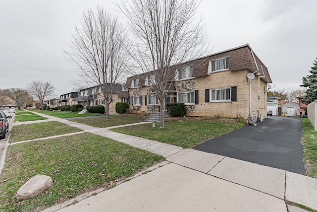 view of front of house with a front lawn