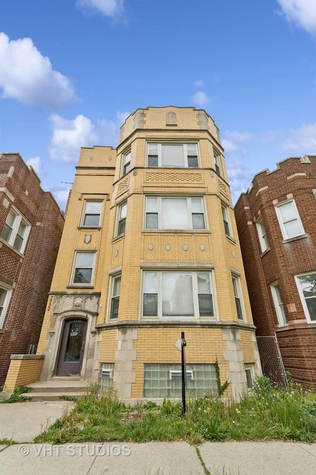 7730 S E End Ave, Chicago, IL 60649 - view of building exterior with fence