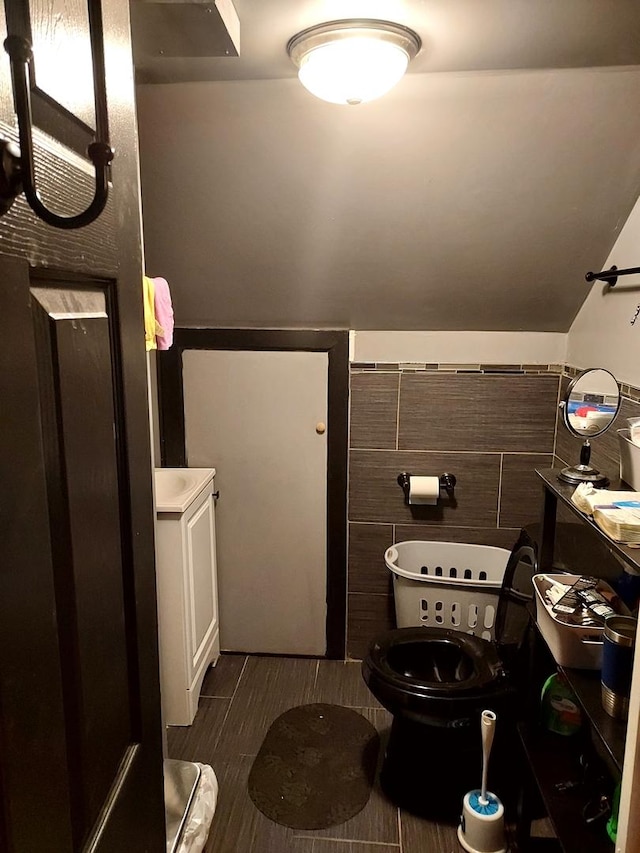 1408 W 71st Pl, Chicago, IL 60636 - bathroom featuring toilet