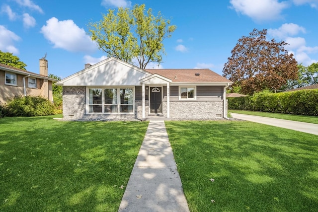 view of front of home with a front lawn