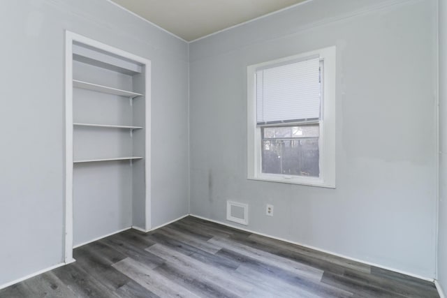 spare room featuring dark wood-type flooring