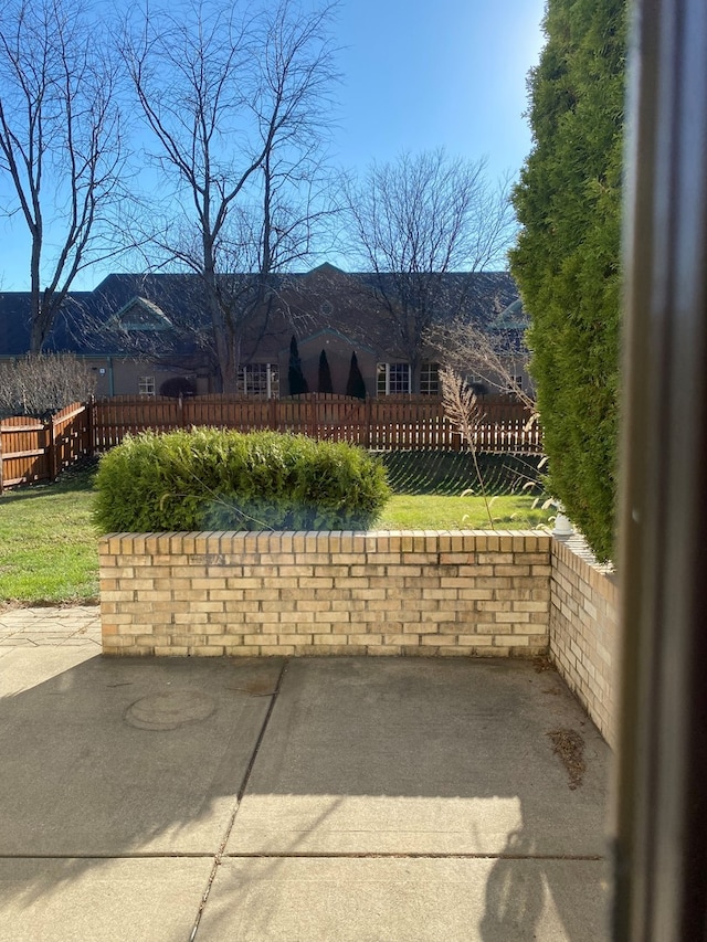 view of front of house featuring a patio