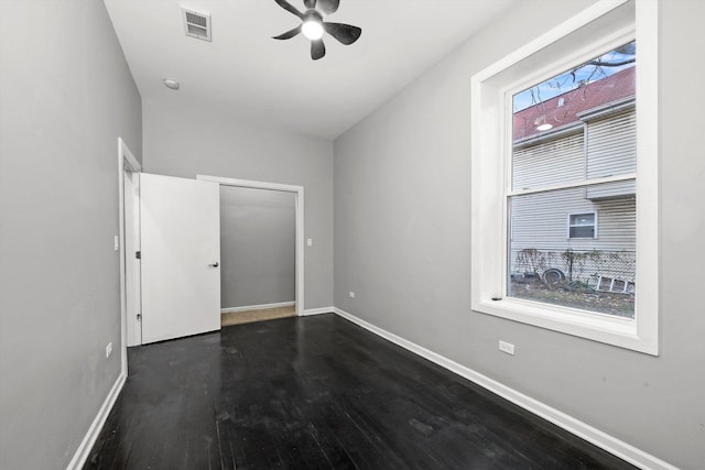 unfurnished room featuring dark hardwood / wood-style floors and ceiling fan