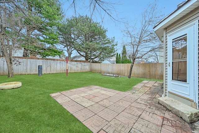 view of yard featuring a patio