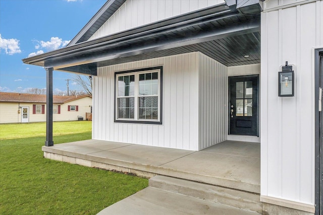 property entrance with a porch and a yard