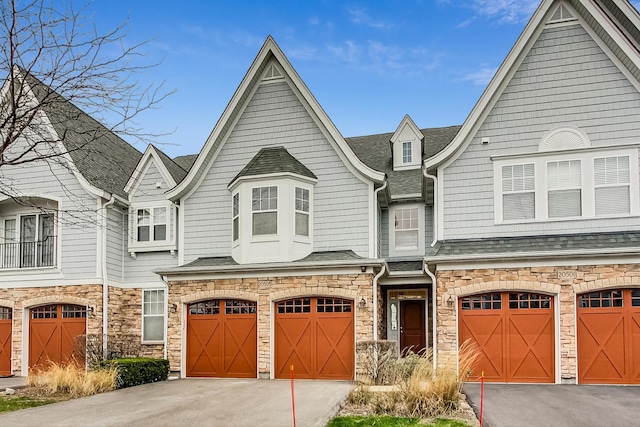 view of front facade with a garage