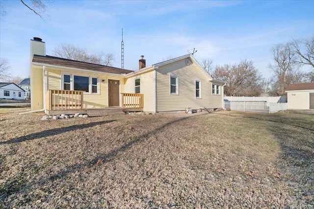 view of front of property featuring a front yard and a deck